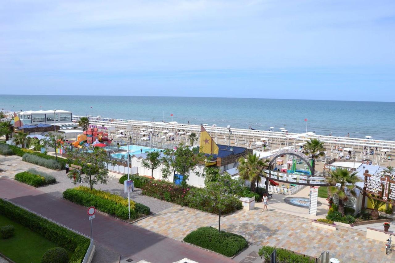 Hotel Rex - Fronte Mare Riccione Exterior foto